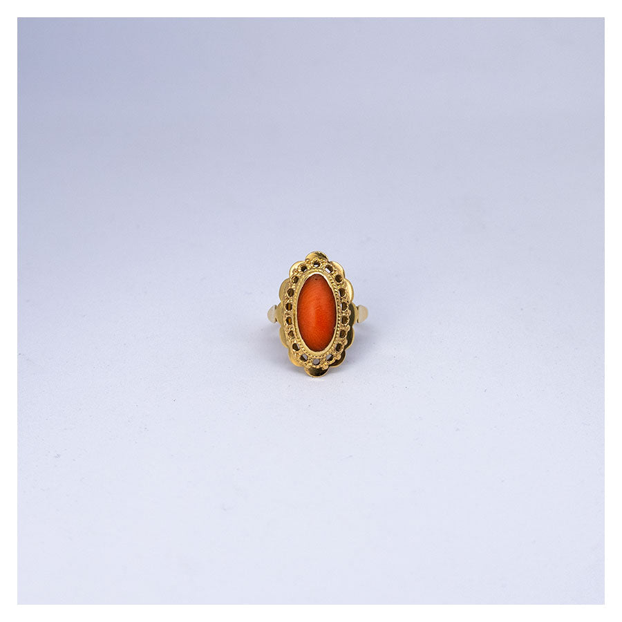 Vintage ring met bloedkoraal en antieke sierrand