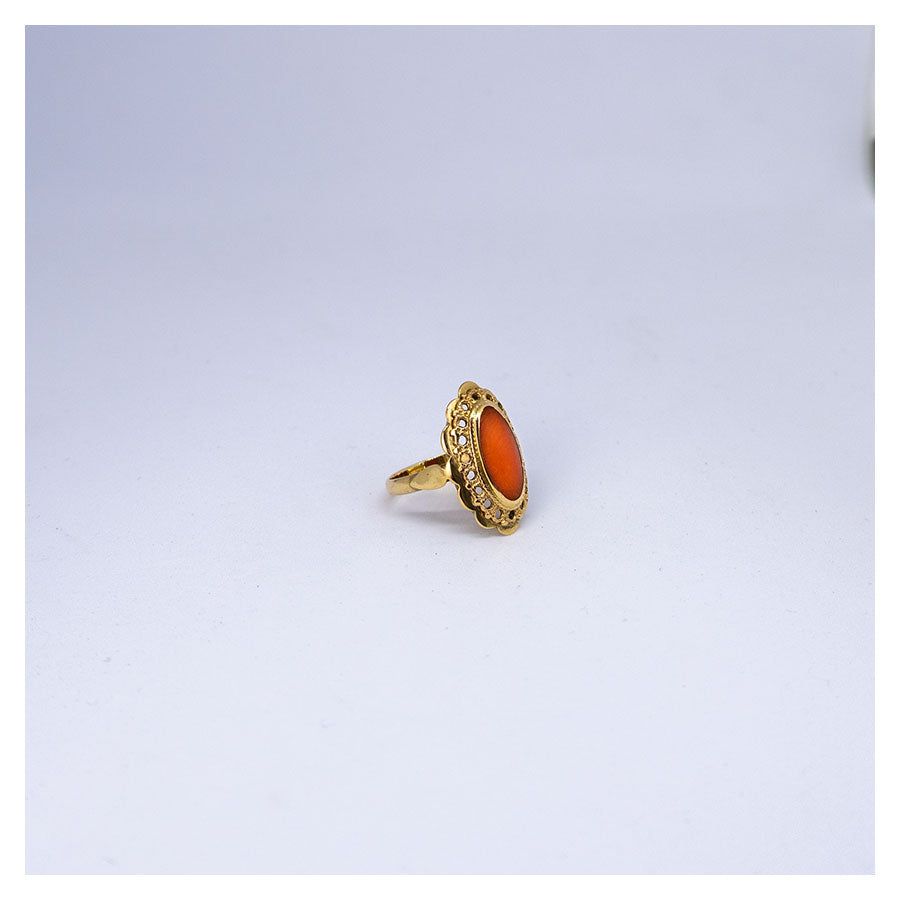 Vintage ring met bloedkoraal en antieke sierrand