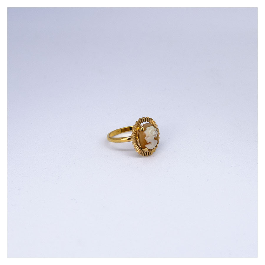 Zijaanzicht: Vintage gouden ring met camee