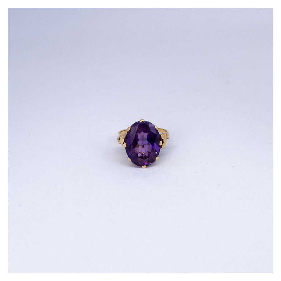 Vooraanzicht: Vintage ring met grote dieppaarse saffier