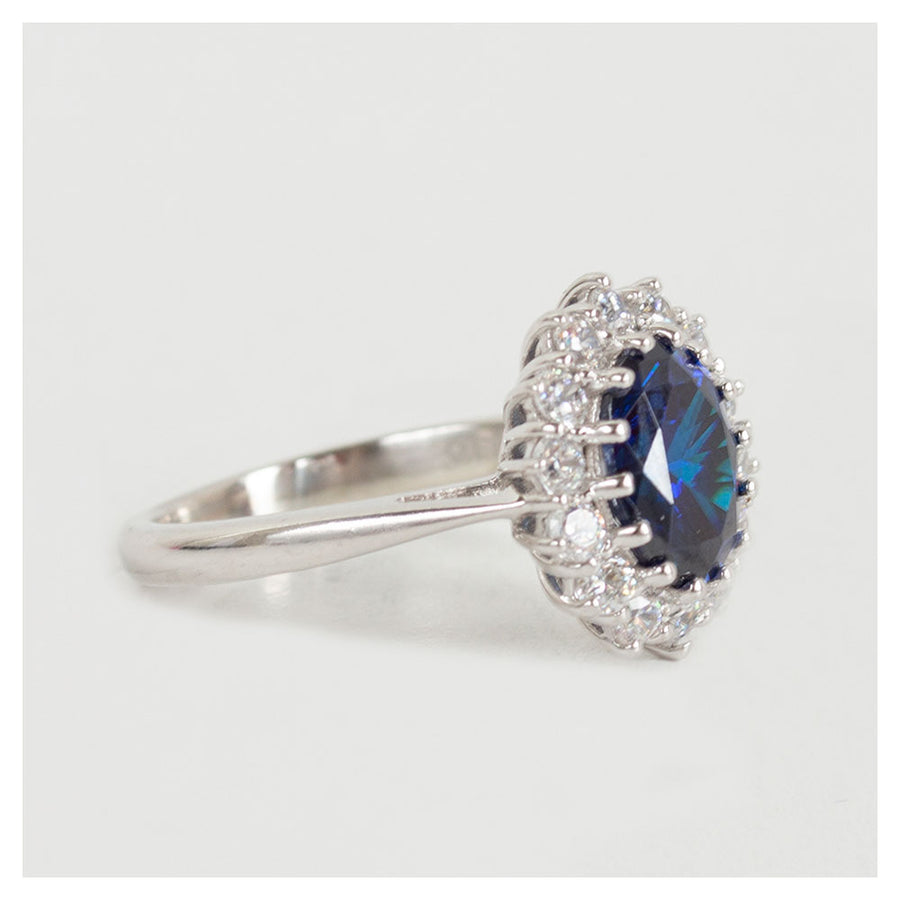 Vintage zilveren ring met blauwe saffier en zirkonia steentjes
