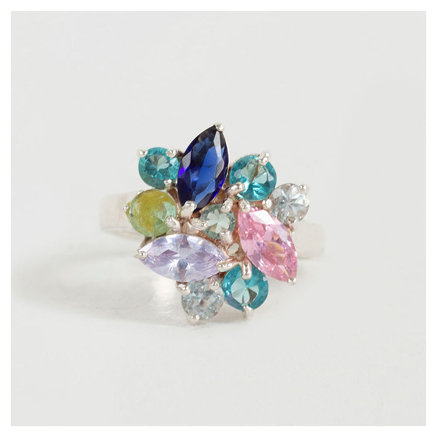 Vintage zilveren ring met gekleurde steentjes
