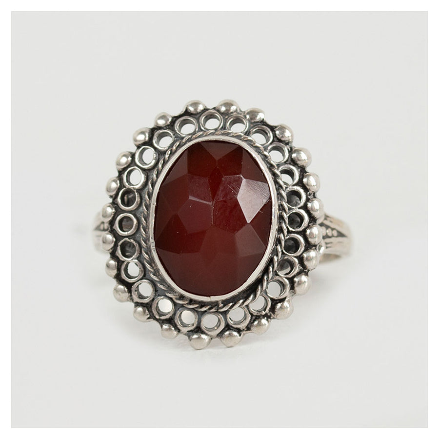 Vintage zilveren ring met carneool en zilverwerk
