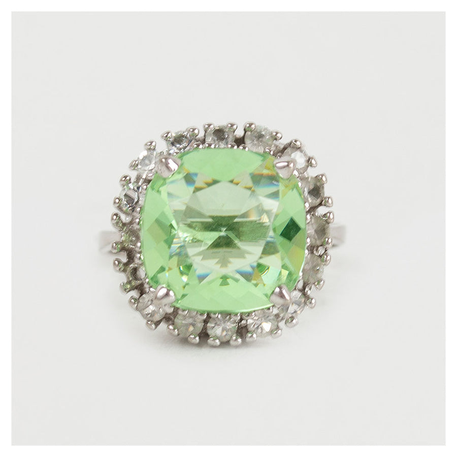 Vintage zilveren ring met lichtgroene steen