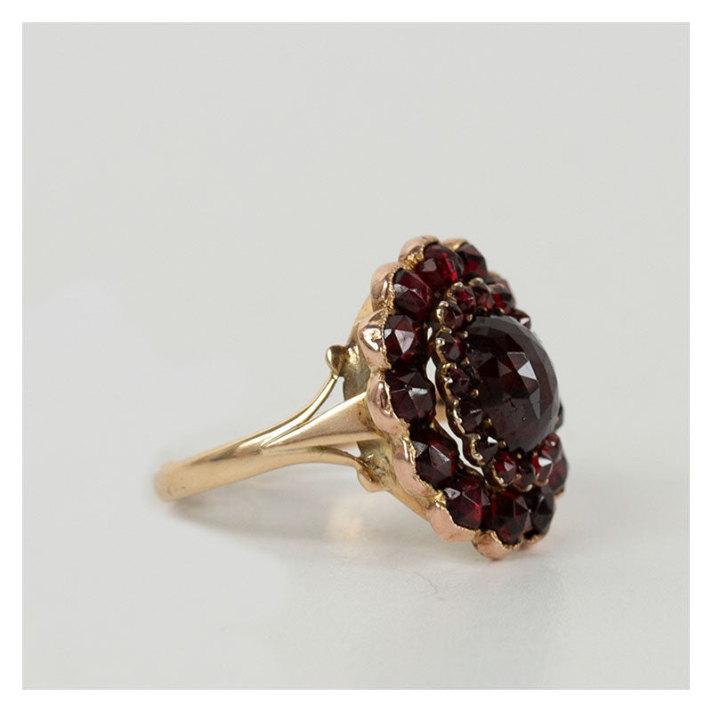 Vintage 14 karaat gouden framboos ring met robijntjes