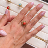 Vintage ring met bloedkoraal en sierrand - 14 karaat goud