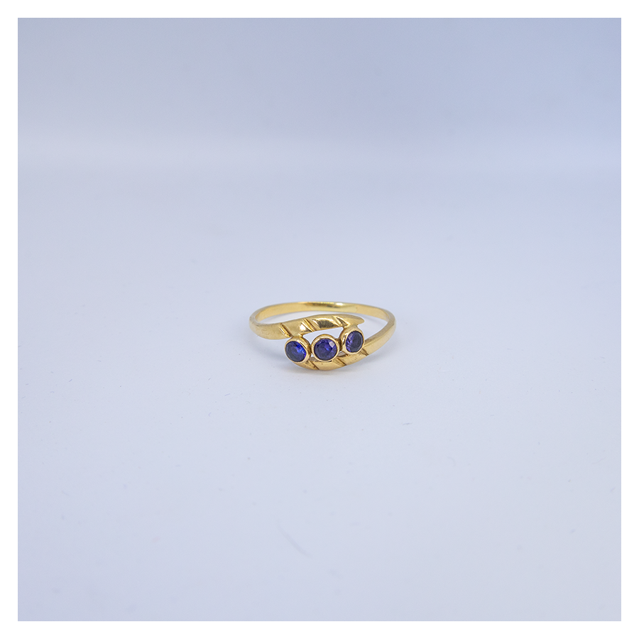 Vintage gouden ring met drie saffiertjes