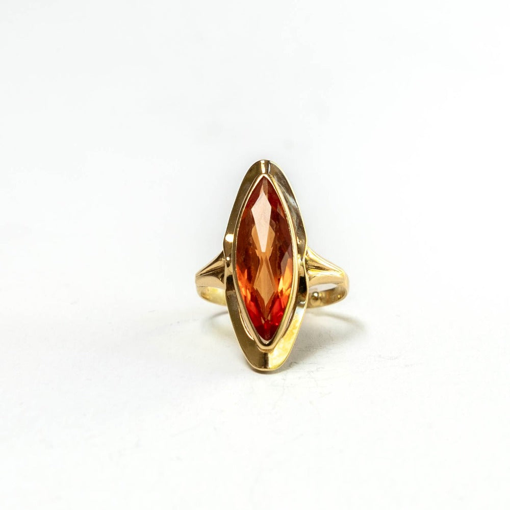 Vintage ring met puntige rode saffier | 14 karaat goud