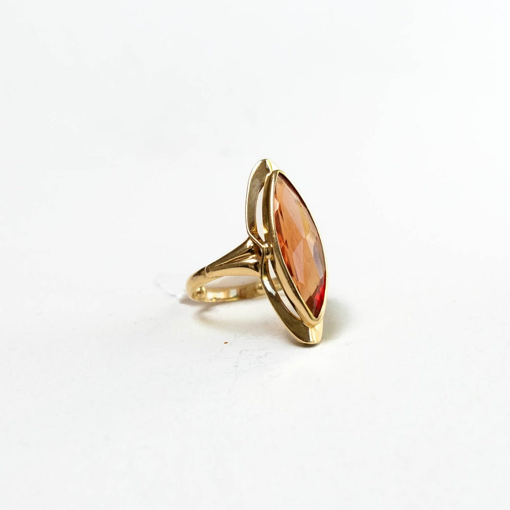 Vintage ring met puntige rode saffier | 14 karaat goud