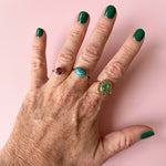 ring om lisette haar hand