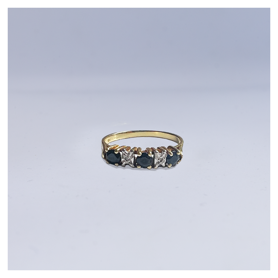Vintage ring met 3 safiertjes en 2 diamantjes