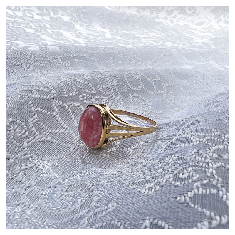 Vintage ring 18 karaat goud met rhodocrosiet