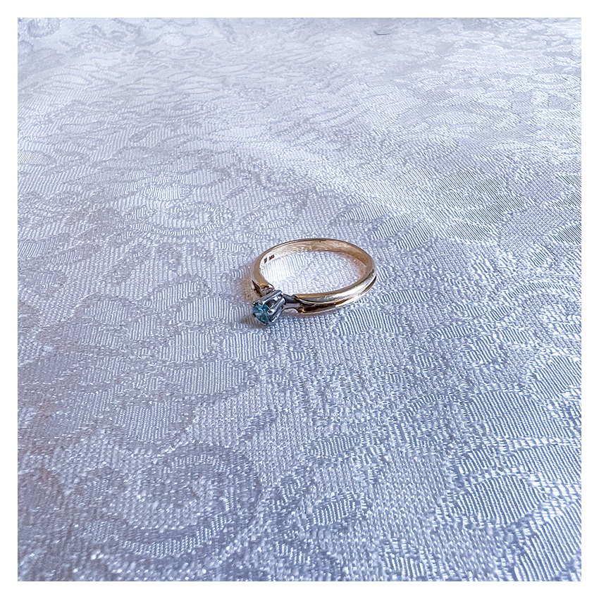 Vintage ring met blauwe diamant