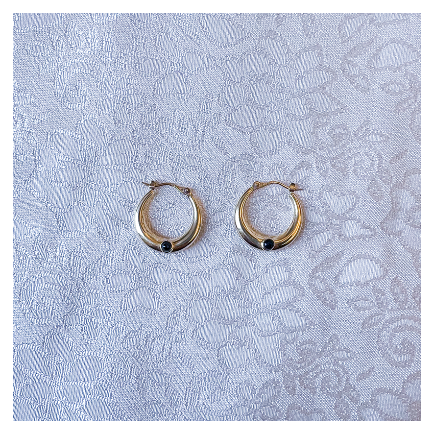 Vintage hope oorringen met zwart steentje
