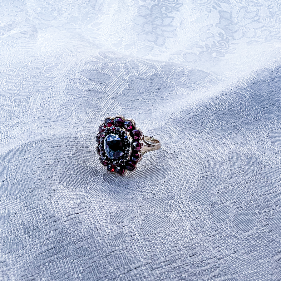 Vintage 14 karaat gouden framboos ring met robijntjes