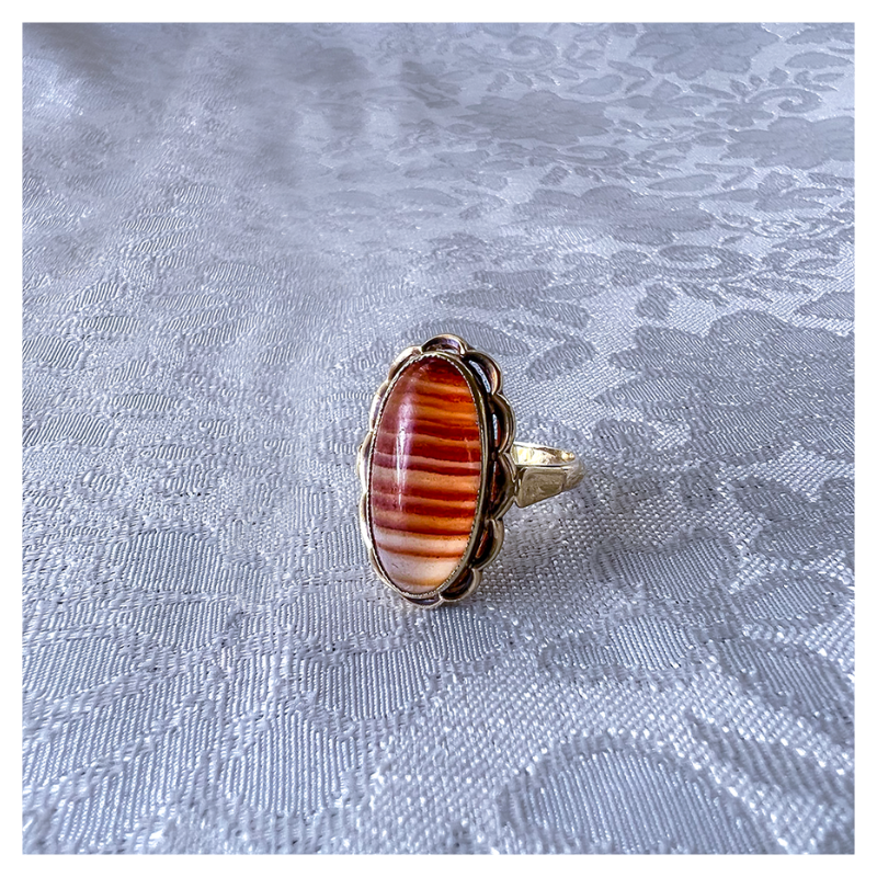 Vintage gouden ring met ovale agaat