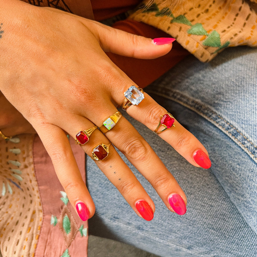 Vintage ring met vierkante rode robijn